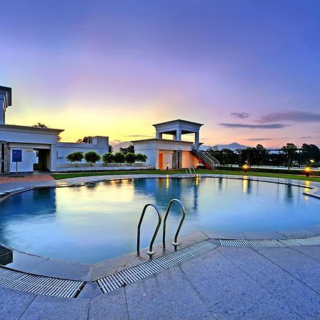 Royal Sarovar Portico Siliguri Luaran gambar